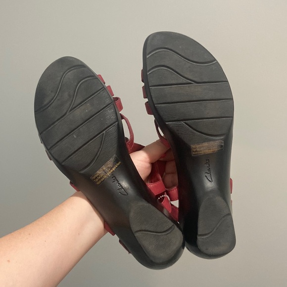 CLARKS Bendables Leather Wedge Sandals Red color Women's Size 11m - Picture 13 of 16